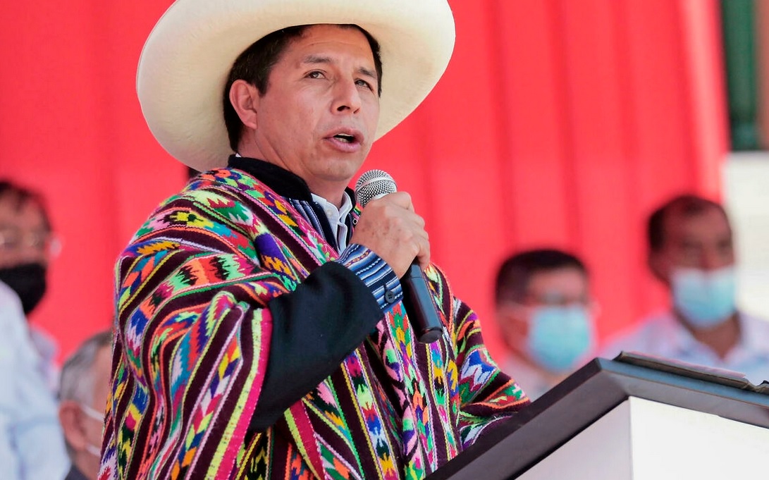 Congresistas Presentan Moción Para Destituir Al Presidente Del Perú Erbol 